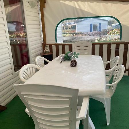 Mobil Home Parfait Etat Sur Camping Arvert Екстериор снимка